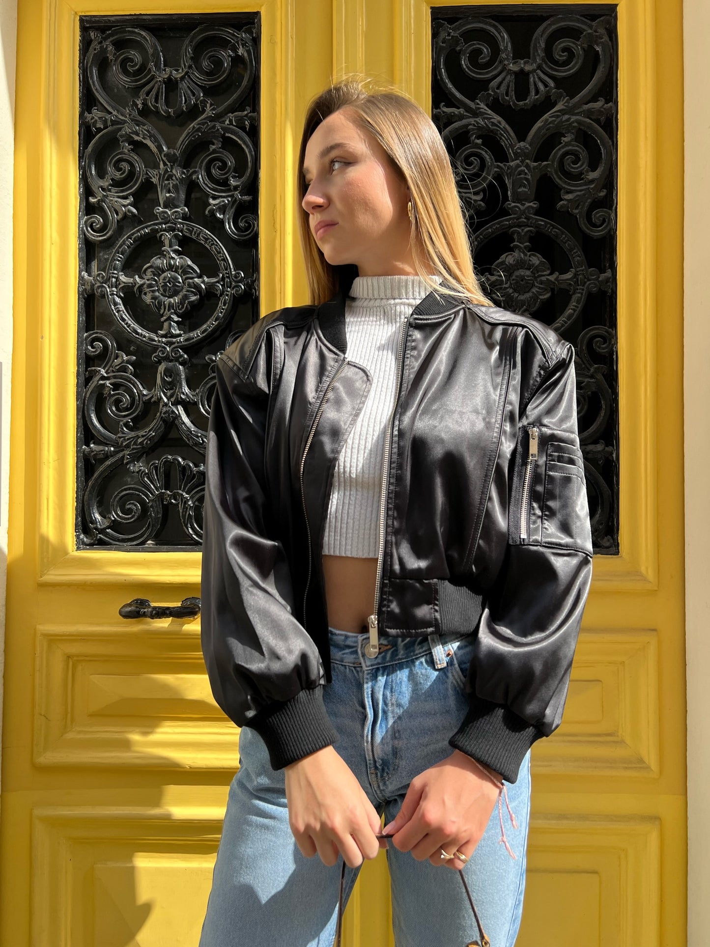 BOMBER SATINÉ À ÉPAULES LARGES CROPPED