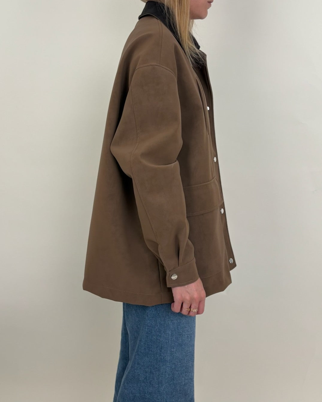 Veste en suédine avec col contrasté