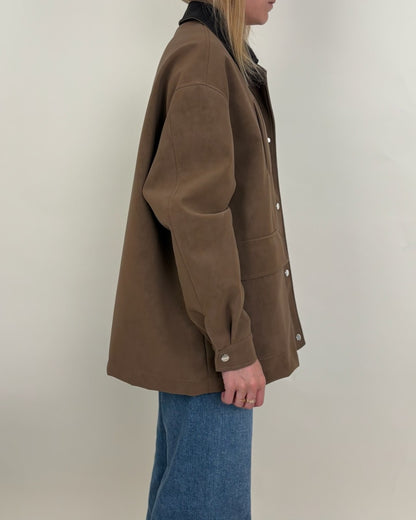 Veste en suédine avec col contrasté