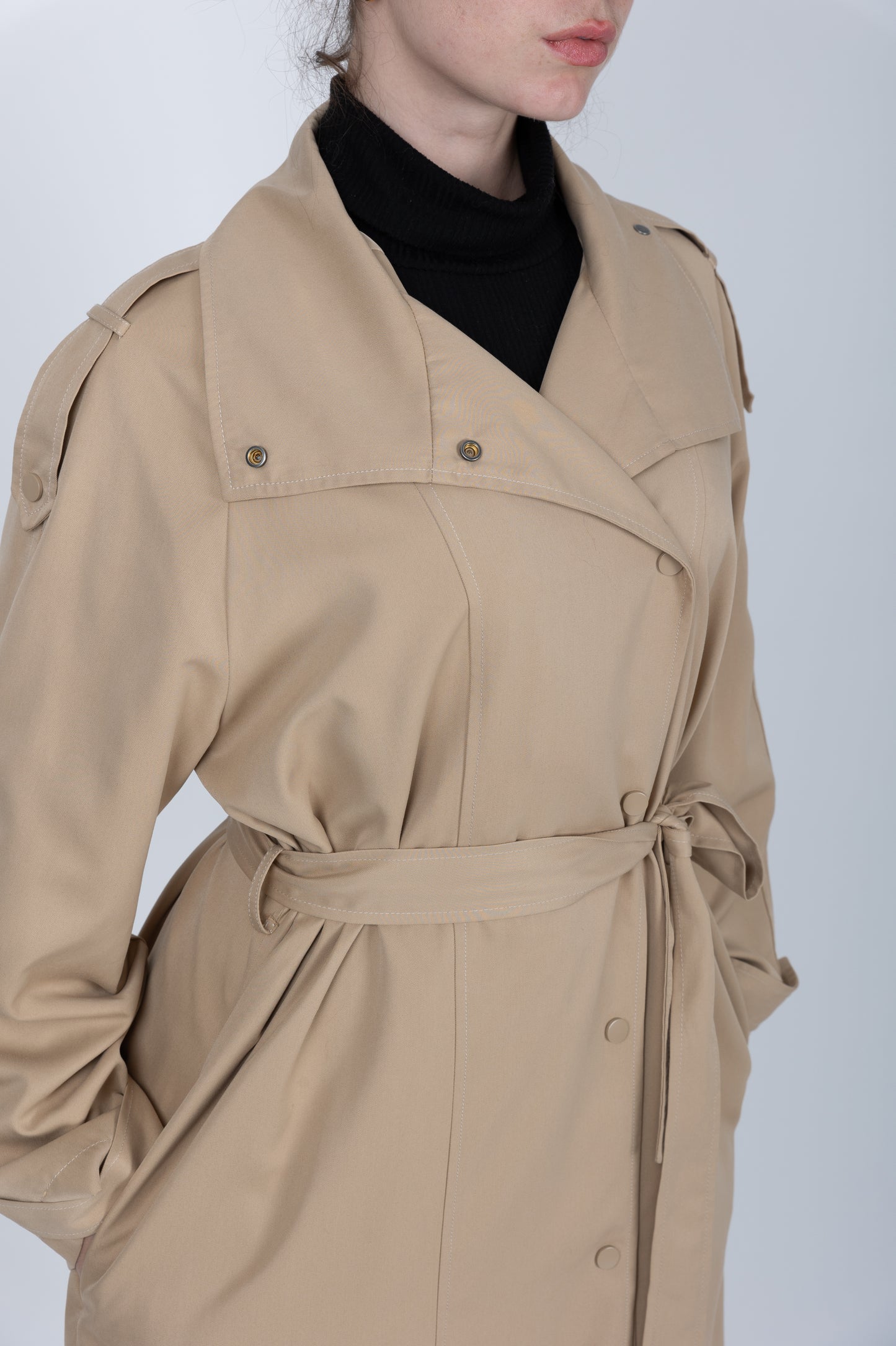 Long trench coat with snap buttons