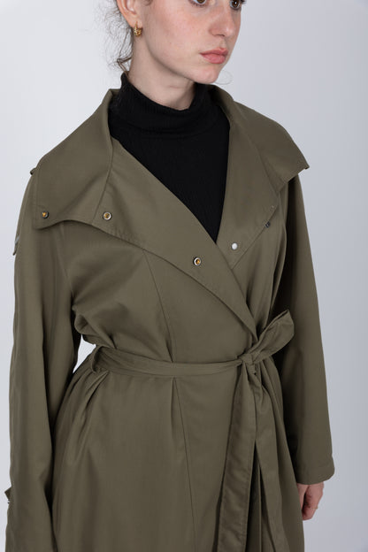Long trench coat with snap buttons